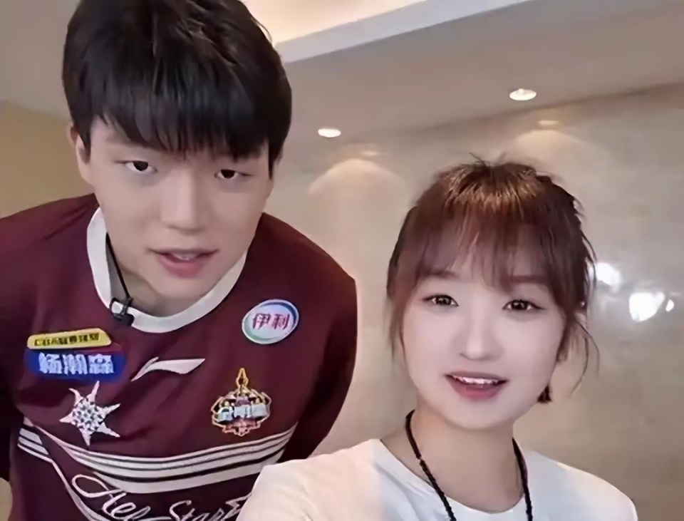 带着女友下, 馆子吃火锅