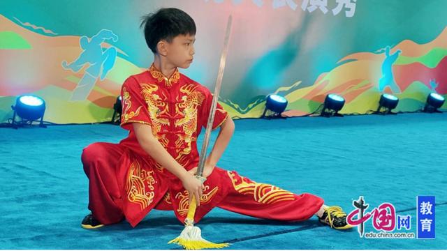 名运动员参 名运动员参