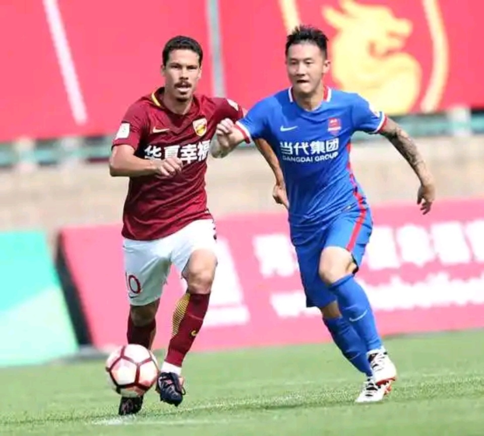 有一个足球, 直到年底离